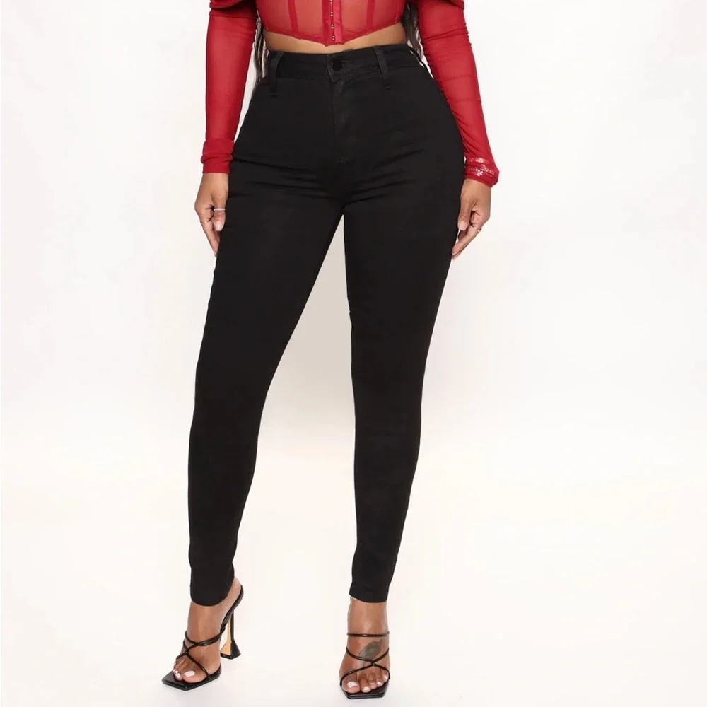 Fashion Nova Get You Alone Booty Lifter Skinny Jean in Black - Picture 1 of 6